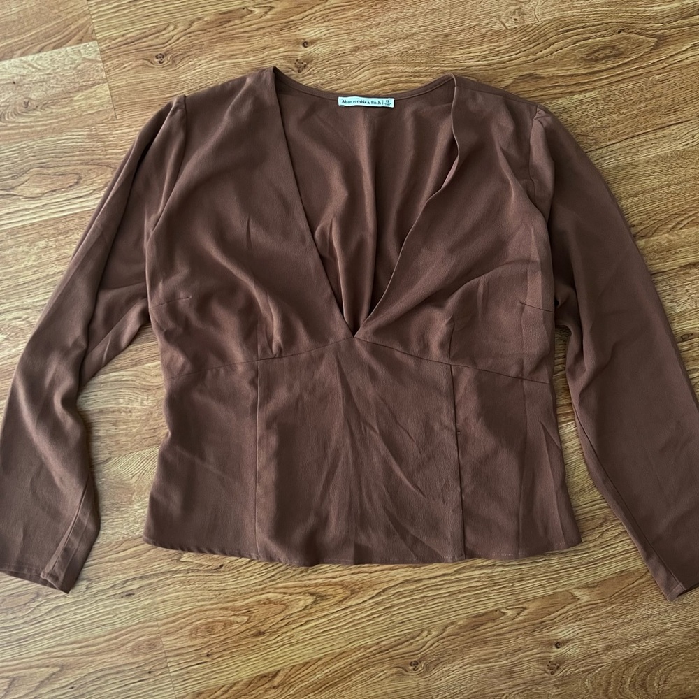 🤎A&F Abercrombie and Fitch Deep V-neck Chocolate brown long sleeve shirt XL
